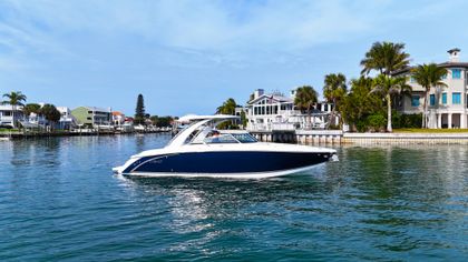 31' Cobalt 2017 Yacht For Sale